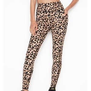 Victoria’s Secret incredible essential legging